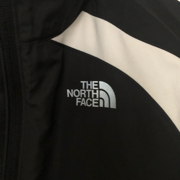 North Face woman’s fly weight jacket - Picture 5 of 7